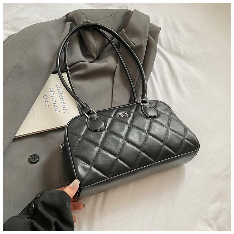 Niche high-value diamond bowling bag new shoulder armpit bag fashionable commuter handbag