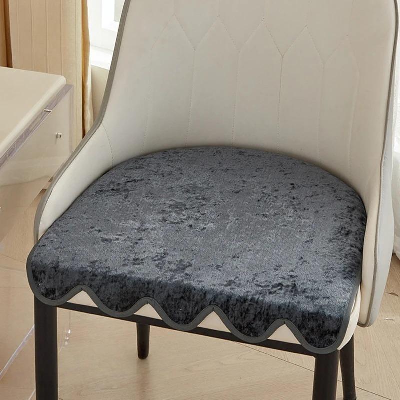 

Нескользящий коврик для стула Домашний обеденный стул Подушка Ресторан Отель Свадебная вечеринка Декор стула Чехол на сиденье Велюровая подушка на сиденье стула 49XW43cm