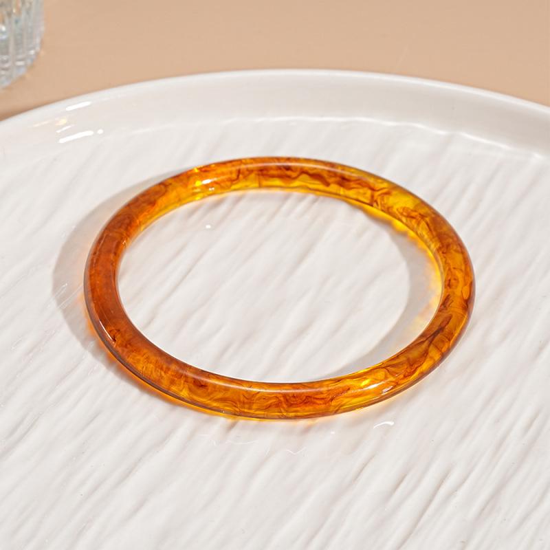 French Geometric Resin Bracelet: Irregular, Retro, Versatile, High-End Fashion Jewelry.