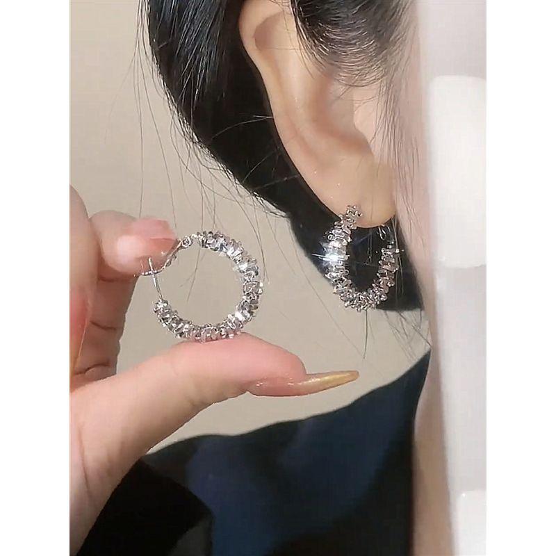 Gold Small Pieces of Silver Unique Hoop Earrings Female Special Interest Light Luxury Fancy Stud Earrings 2024 New Arrival Best Selling Earrings