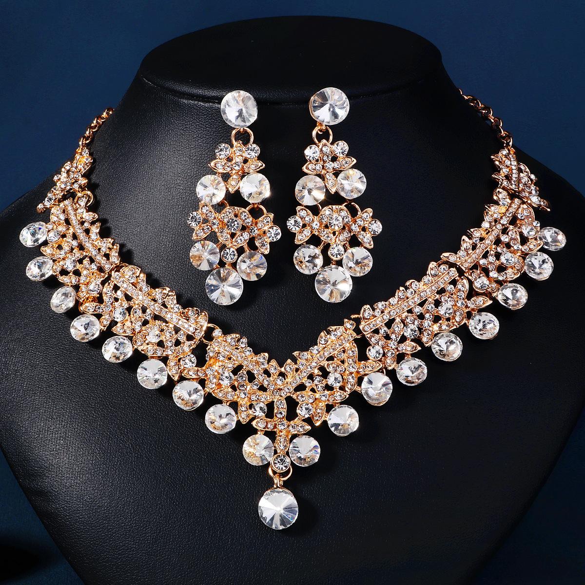 

Комплект свадебных украшений из трех предметов, высококачественные украшения для выпускного вечера, ожерелье из сплава с бриллиантами в форме короны, комплект серег