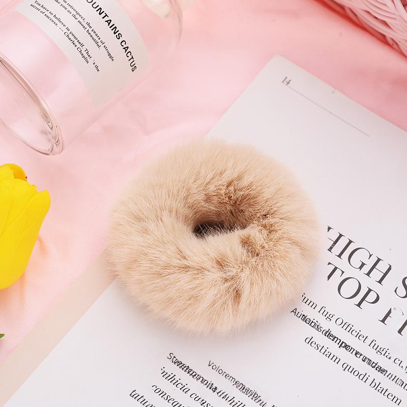 Cozy Fur Hair Tie: Soft, Charming Autumn/Winter Accessory for Adults