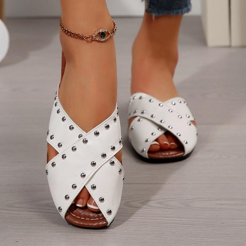 Summer 2025 New European and American Roman-style Sexy Riveted Flat Heel Fashionable Women's Slippers in Large Sizes 36-42