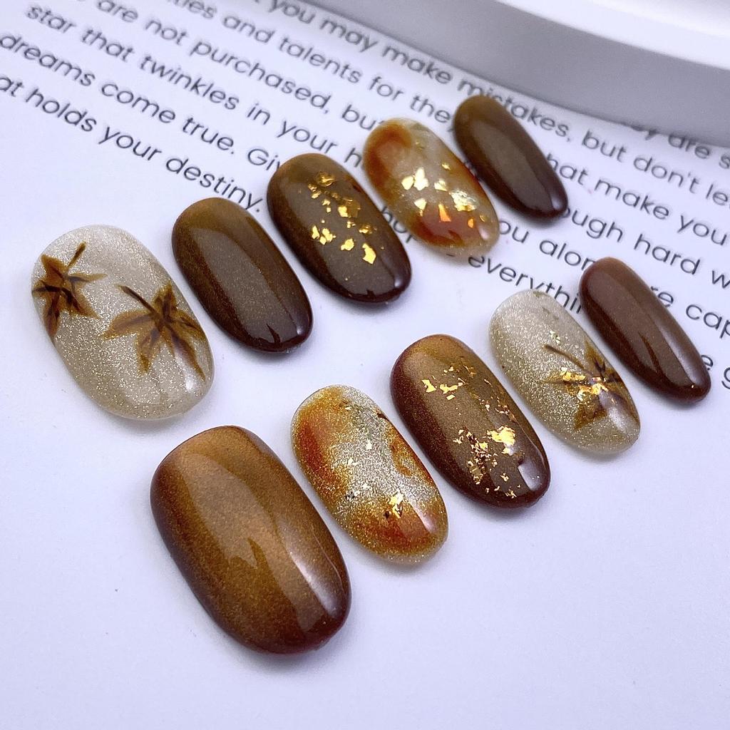 Hand-Painted Maple Leaf Cat Eye Gradient Nail Tips - Short Oval, Autumn/Winter Nails