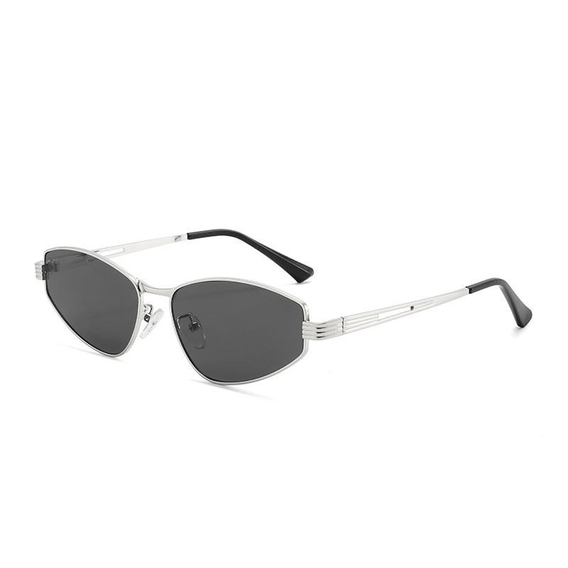 

Feminine Cat Eye Shades With Metal Geometric Design Uv400 Sun Protection For Travel SilverFrameBlackGray