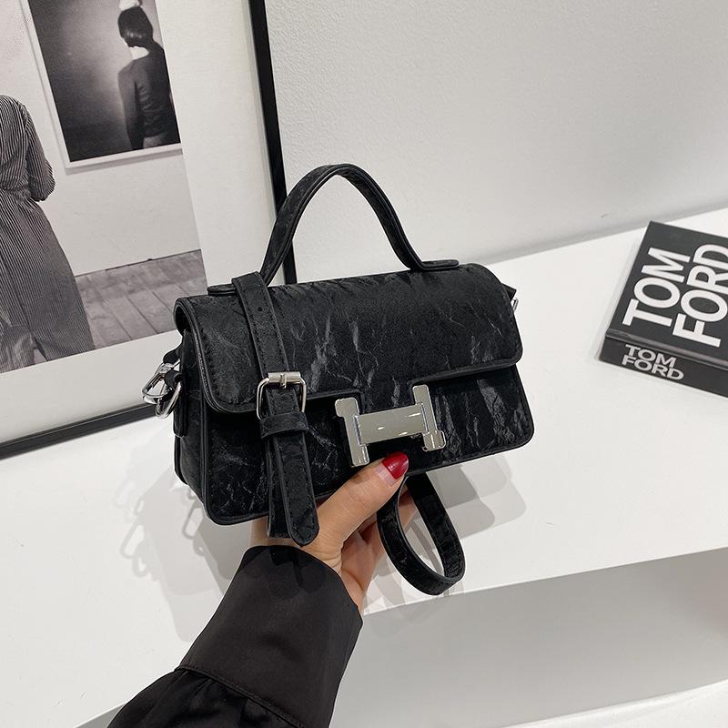 

Популярные нишевые сумки Новые женские сумки Универсальные сумки через плечо Модные маленькие квадратные сумки с узором чёрный