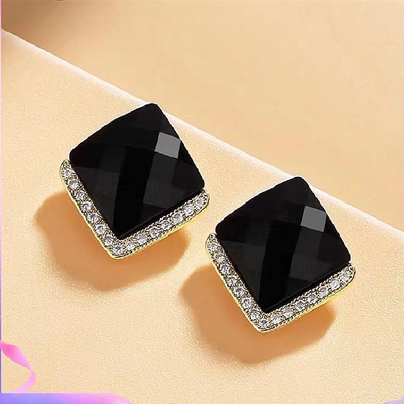 Retro Black Xiaoxiangfeng Stud Earrings Women's Fashion Elegance Temperament High-end Earrings Bow Love Versatile Earrings