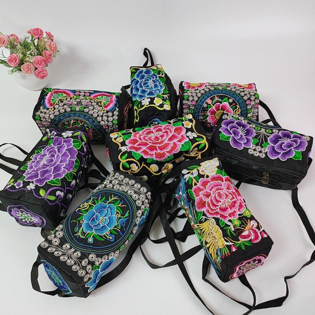 Yunnan Embroidered Ethnic Style Handheld Phone & Coin Purse