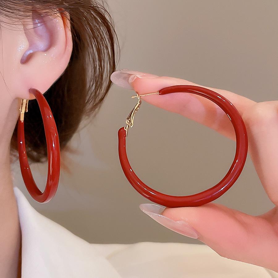 Silver Needle Acrylic C-shaped Hoops: Elegant & Versatile Design Earrings.