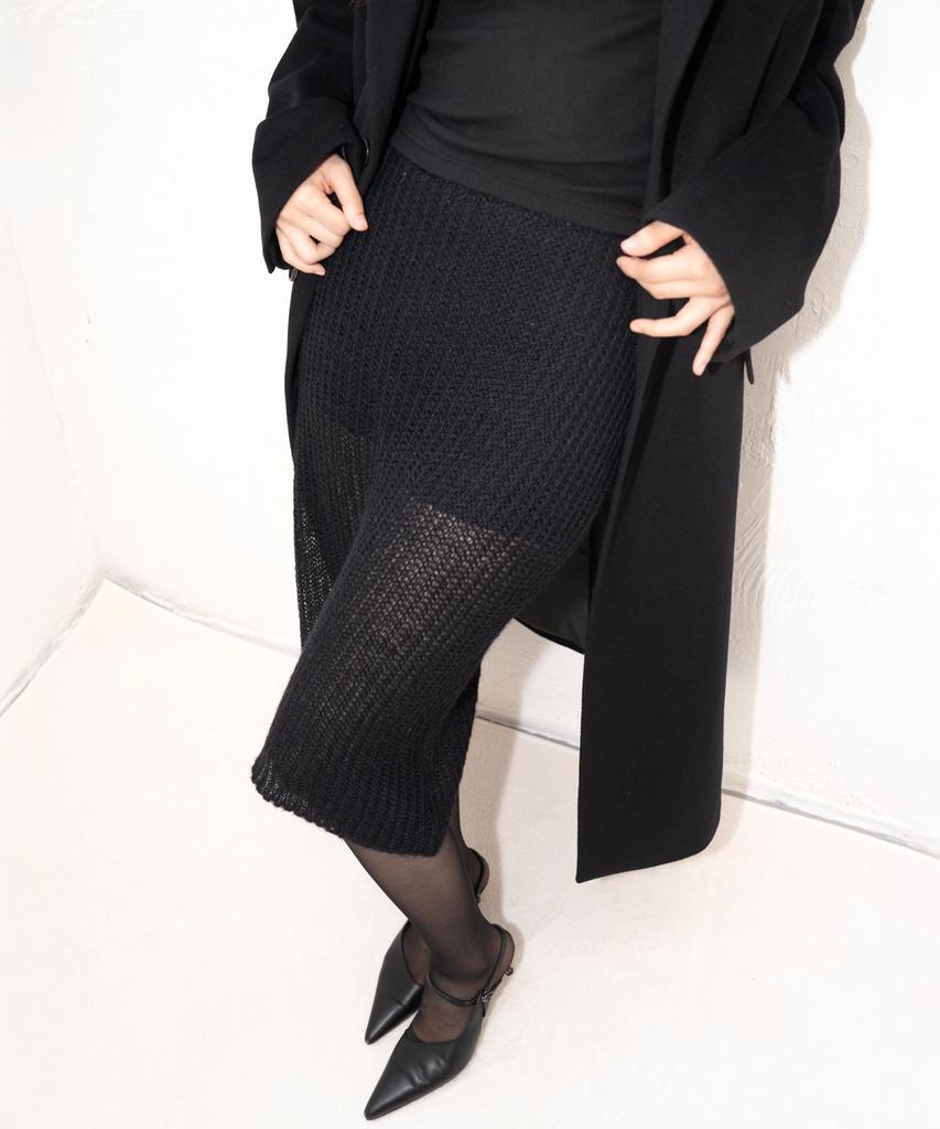 Atiseuteukeompeullegseu Artist Mohair Knit Midi Skirt (Black)