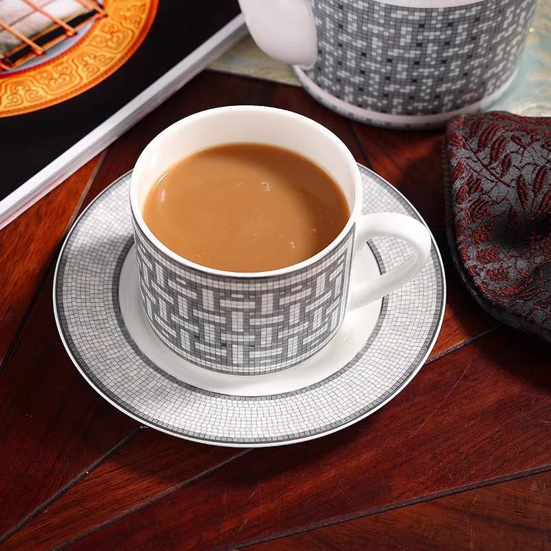 European Gold Carriage Woven Pattern Bone China Tea Cup & Saucer - High-End Exquisite Afternoon Set.