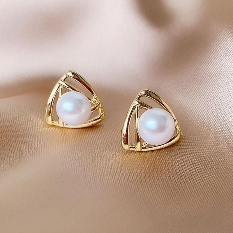 Boucles d'oreilles à tige en perles de fleur de vent parfumées à petite aiguille argentée, boucles d'oreilles légères et luxueuses, style célébrité, style rétro élégant et tendance