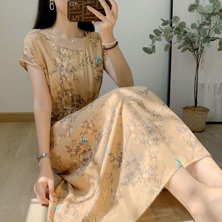 Свободное и обтягивающее хлопково-шелковое платье с короткими рукавами для летней — фото 31