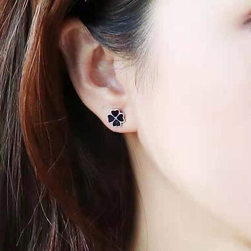 Black Four-Leaf Clover Stud Earrings For Women, Earrings Temperament Personality Simple And Versatile Earrings