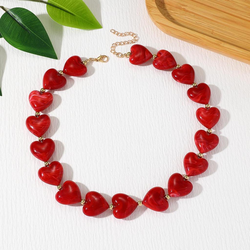 Luxury European & American Acrylic Heart Beaded Necklace: Versatile, Trendy Clavicle Chain for Women