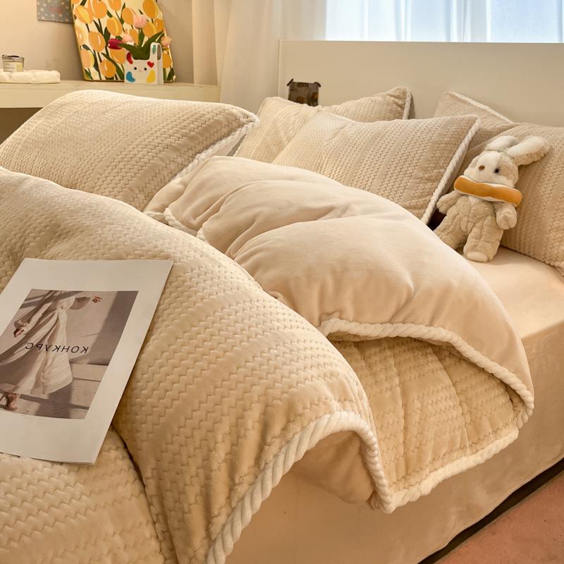 Thickened Jacquard Milk Fleece Winter Bedding Set - Flannel Coral Fleece Duvet Cover with Added Fleece Sheet, Dormitory Three-Piece Set