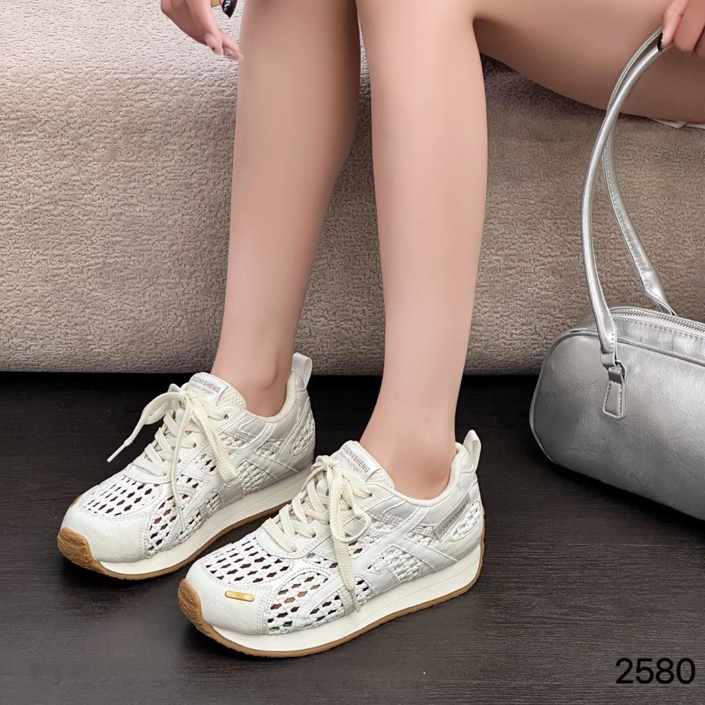 Summer mesh breathable little white shoes women's thin 2025 new popular woven foot small Forrest Gump sports moral training shoes