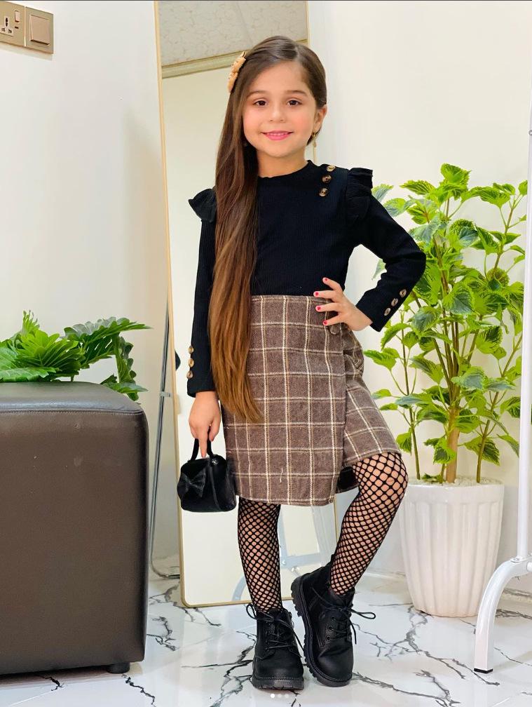 Europäischer & Amerikanischer Stil Mädchen Geripptes Top mit Fliegenärmeln & Unregelmäßiges Karomuster Rock Hosen Set