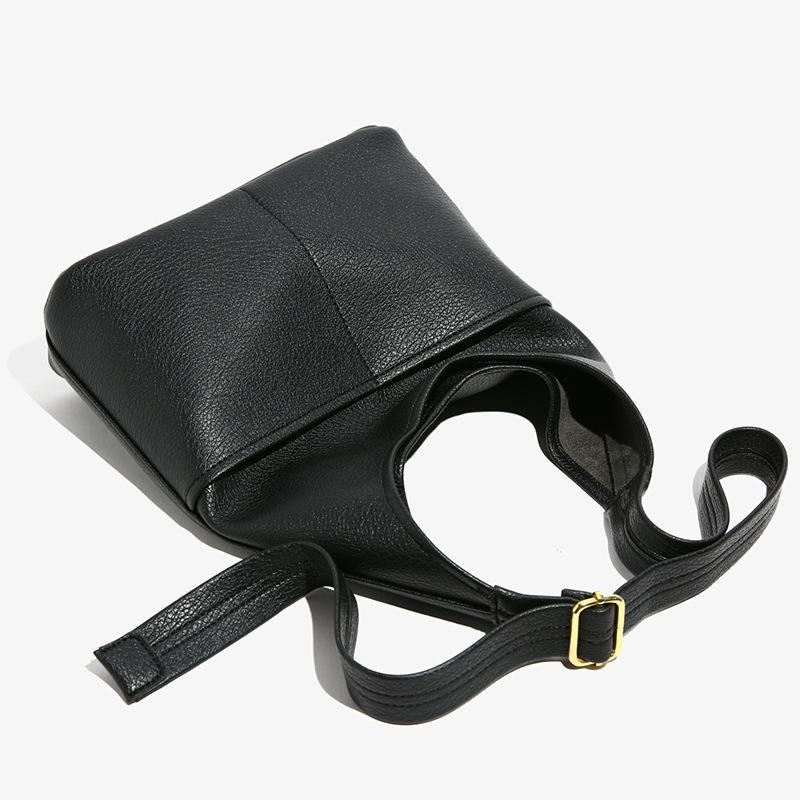 Soft leather bag women's new high-end simple commuter underarm bag large-capacity messenger shoulder bag
