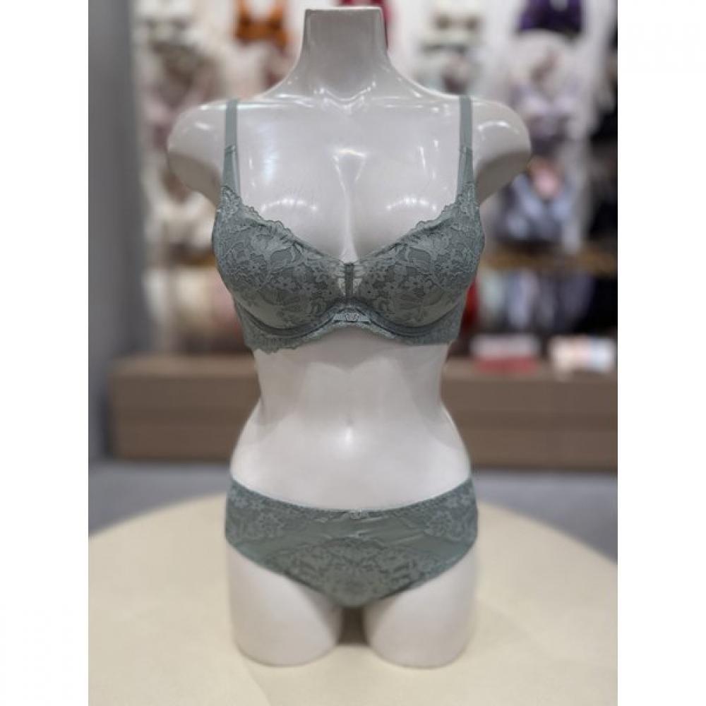 

Triumph Airlight Cover Up Bra Panty Set Green Tewbr812tewbp812gr 85C/100