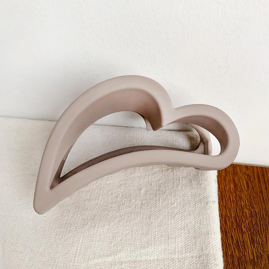 Frosted Love Heart Shaped Hair Claw Korean Fashion Women Girl Hairpins Hair Claw Barrettes Solid Color Headwear Hair Accessories