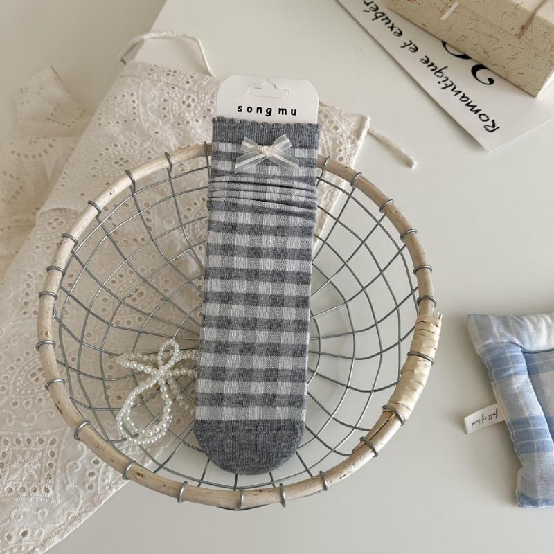 Female Spring and Autumn Fashion New Sweet Bow Boneless In The Tube Pile Socks