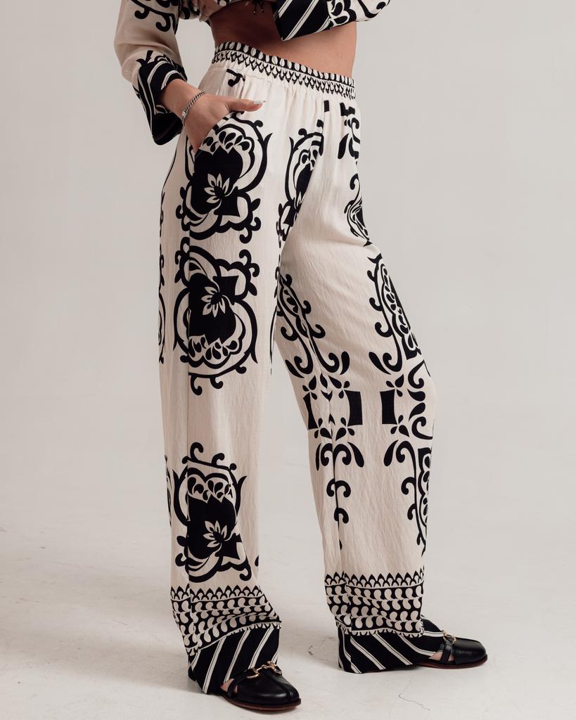 Damkostym sommar Samsara 3908 38 mjölkvit-svart (skjorta, byxor)