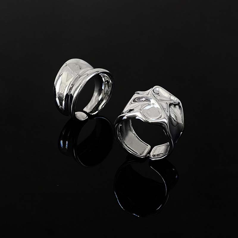 Gothic Irregular Bright Face Wide Edge Rings for Women New Fashion Creative Hollow Geometric Pleated Ring Party Jewelry