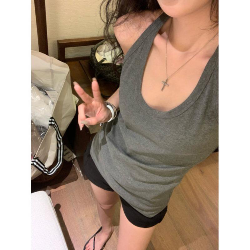 

Свободный, удобный в носке летний базовый универсальный топ без рукавов с эффектом халтер-топа. XL серый