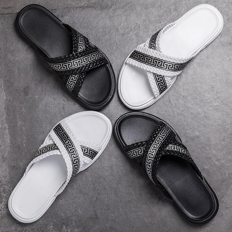 Men's slippers trend Korean version outdoor wear personality 2025 new summer sandals herringbone cool beach shoes
