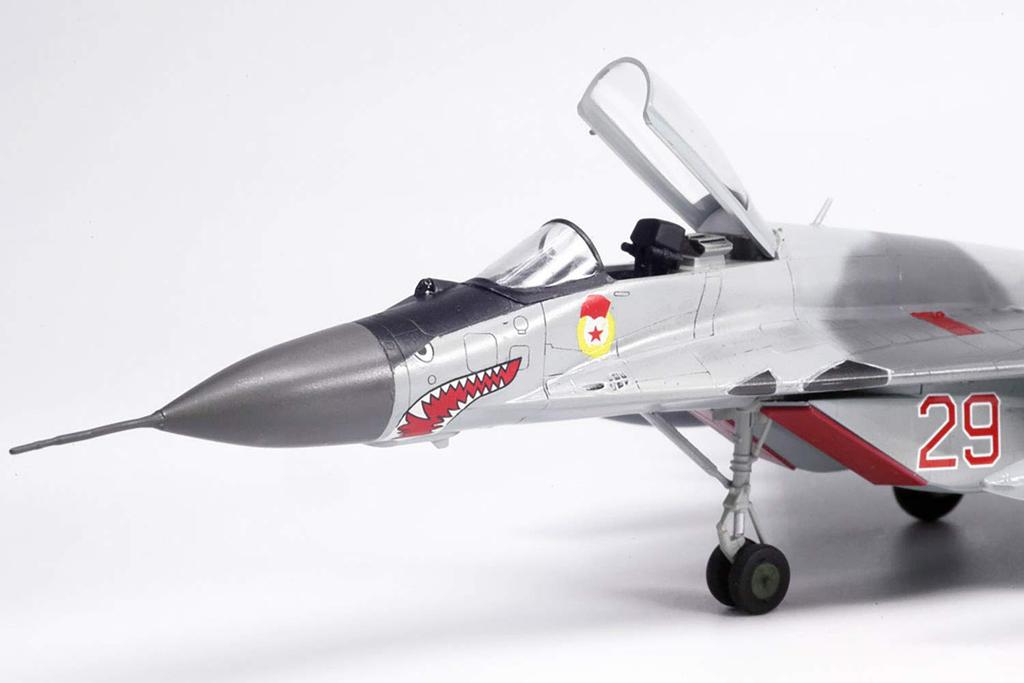 PLATZ Special Selection of Aviation Models Series Fulcrum C Plastic Model 1/72 MiG-29 (9.13) AE-8