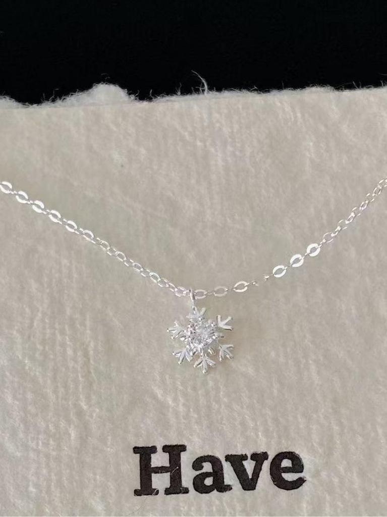 Gold-Plated Nickel Silver Snowflake Necklace for Women - Elegant Design with High-End Feel