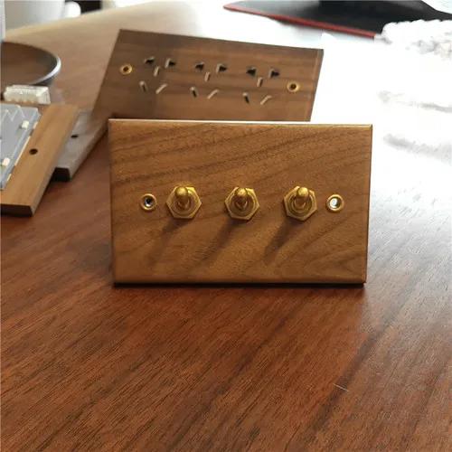 Antikes amerikanisches Wandsteckdosen-Schalterpanel aus reinem Massivholz, Brasilien Taiwan Thai Japan b&b Vintage 15A Wandschalter 118mm*75mm