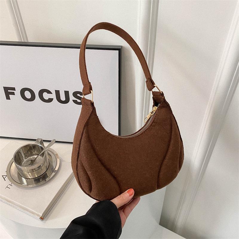 This Year's Trendy Women's Minimalist Dumpling Bag - a New Korean-style Shoulder Bag with Niche Fashion and Elegant Underarm Design.