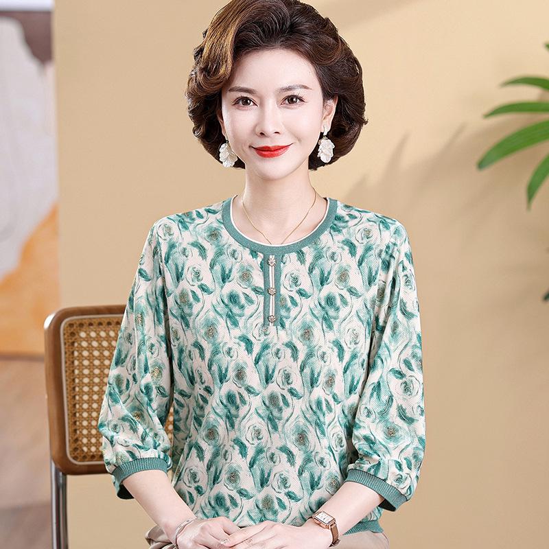 

Stylish Floral Ice Silk T-shirt for Middle-Aged Moms, Young Grandmas - Seven-Sleeve Design, Tummy Covering, Perfect for Summer L (Recommended 80-100 jin) зелений