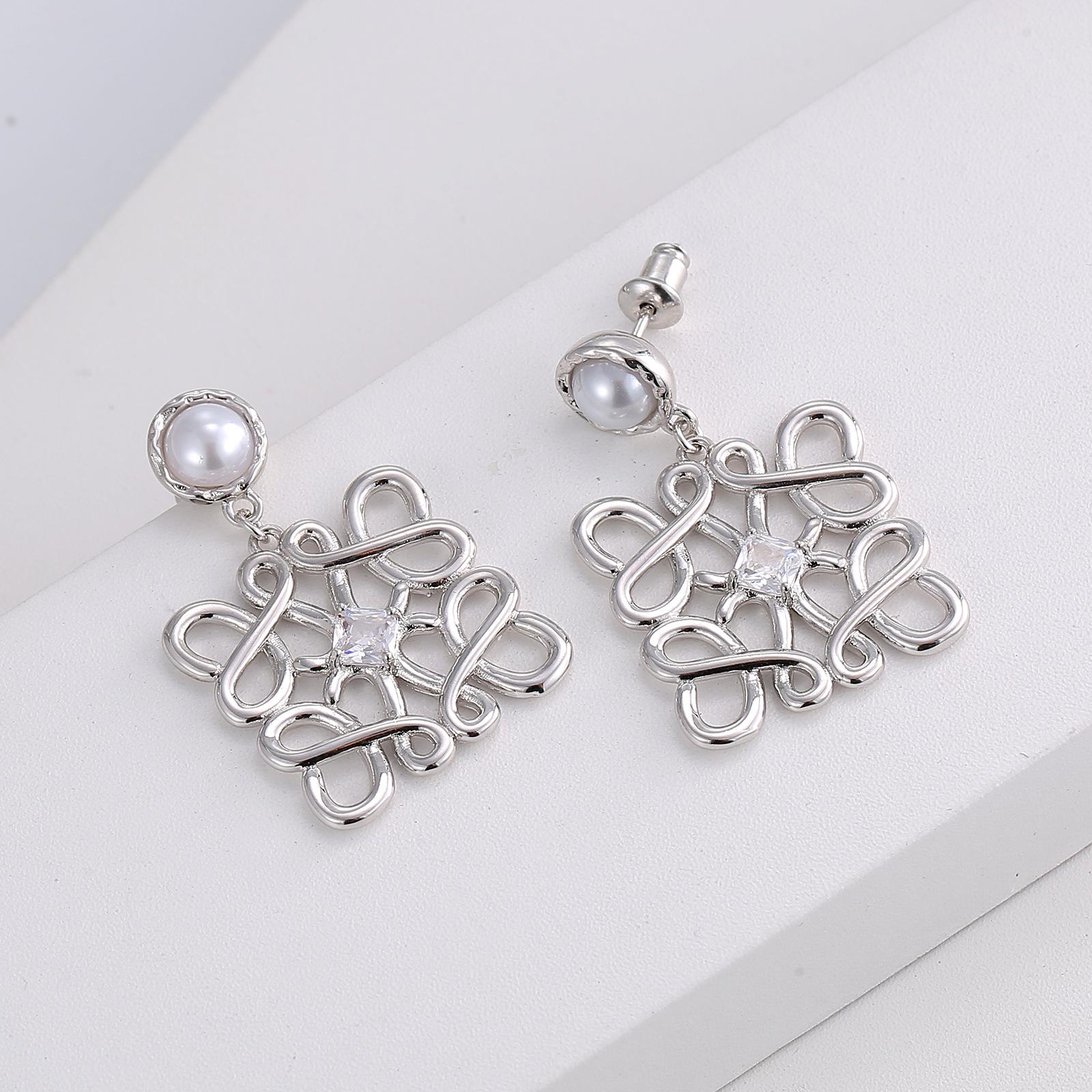 

Легкие роскошные серьги от кутюр с квадратным ажурным узором, серьги из серебра 925 пробы с инкрустацией из жемчуга и циркона, мода