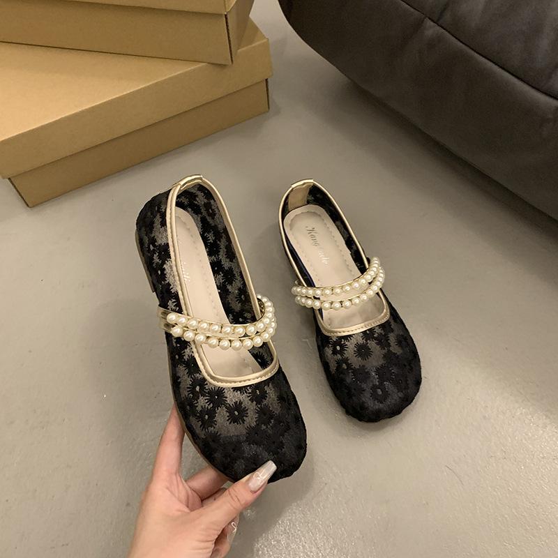 

Lace pearl with women s outer wear in the summer of 2025, the new flat-bottomed comfortable fairy mesh sandals with skirt 35