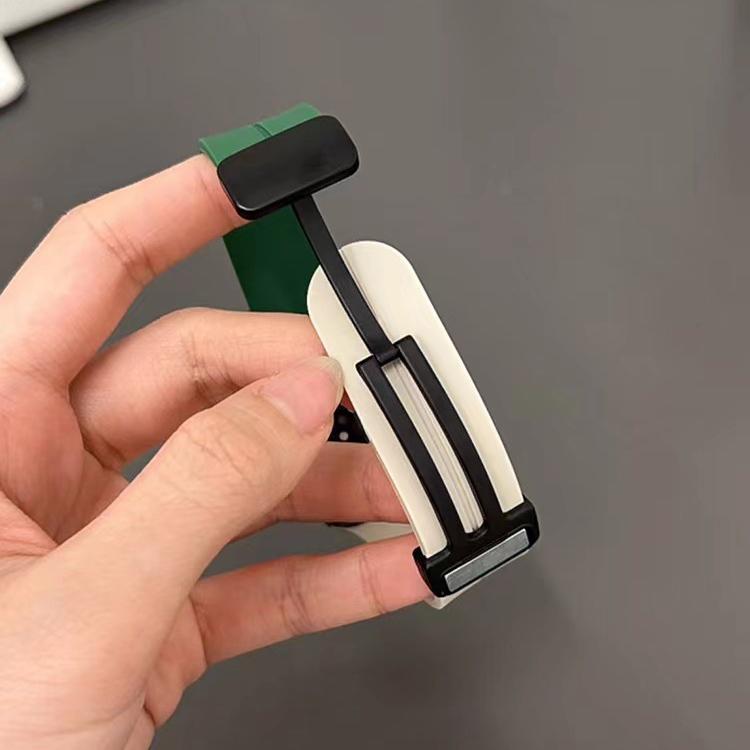 Magnetic Strap For Apple watch ultra band 49mm 45 mm Silicone Bracelet iWatch Series 7 8 se 6 5 3 44mm 45mm 40mm 41mm 42mm 38mm
