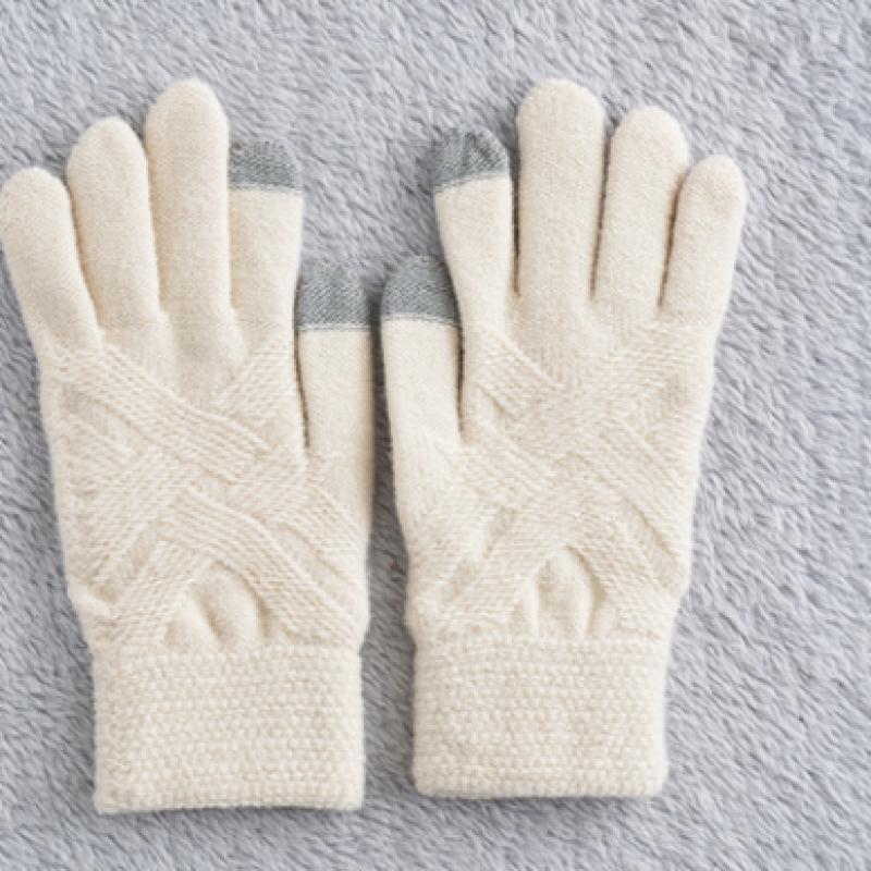 Daiso Oblique Pattern Knitted Gloves Ivory