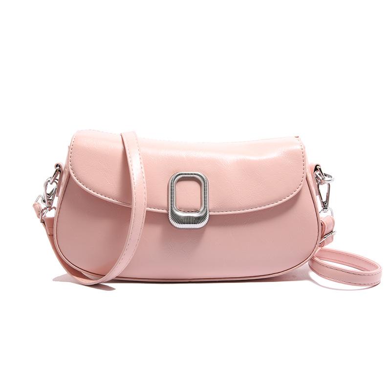 This year, fashionable and textured underarm bags are popular, simple and retro commuter shoulder bags, niche and versatile temperament messenger bags