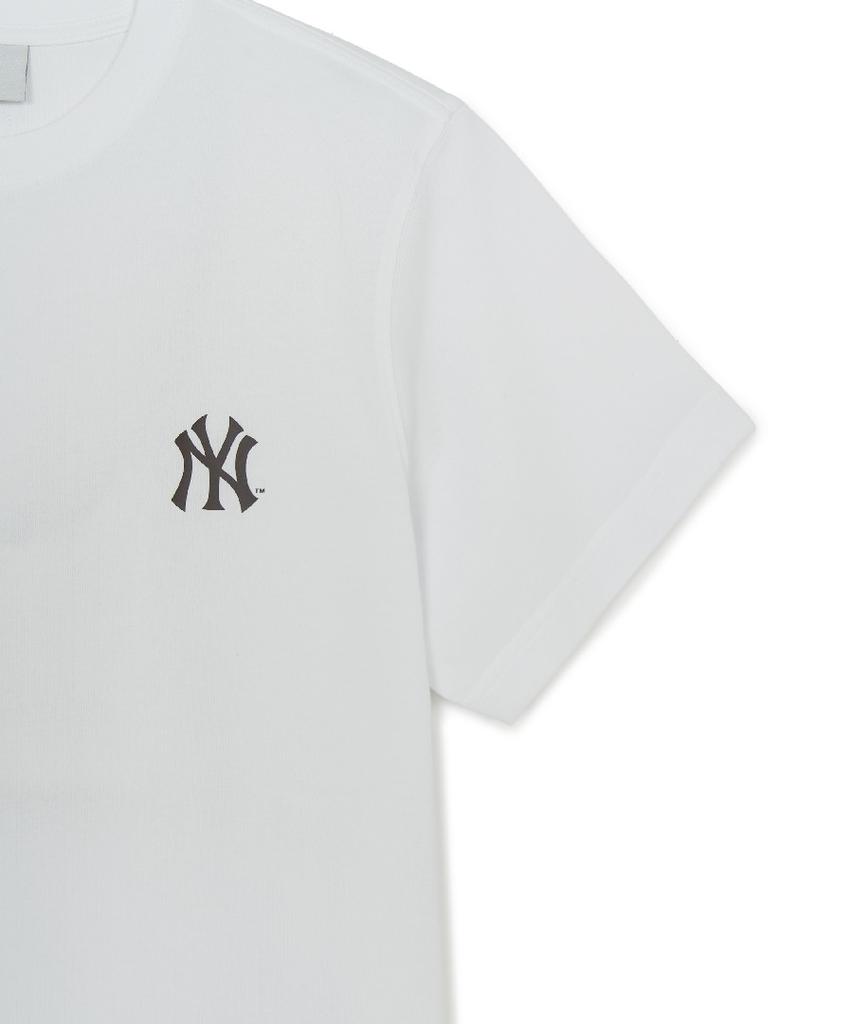 Emelbi Basic Small Logo Semi-Oversized Short Sleeve T-Shirt Ny (White)