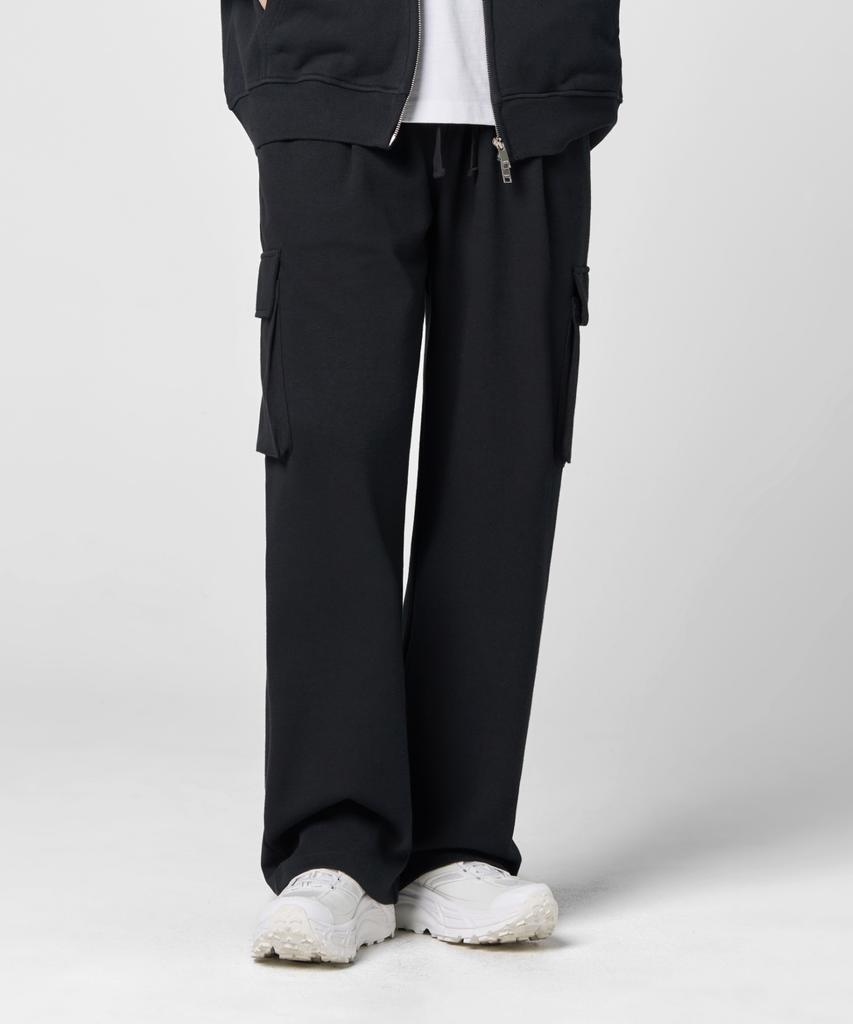 AGOD Single-Pleat Cargo Sweatpants [Black]