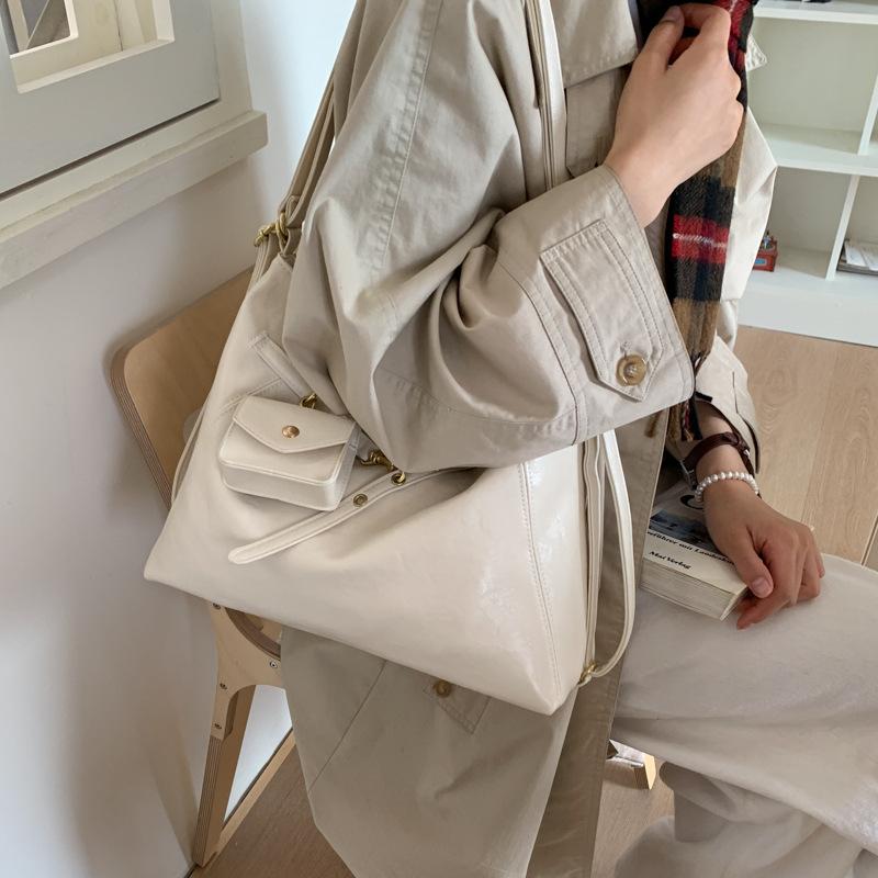 Large-capacity Commuter Tote Bag Women's 2025 New Backpack Autumn and Winter Premium Sense Retro Shoulder Messenger Bag