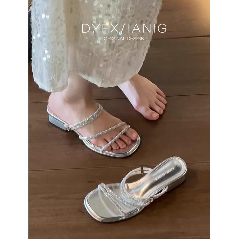 

Темпераментный толстый каблук маленькие крутые тапочки 2025 новый летний фея два способа ношения мода верхняя одежда стразы тонкий ремешок сандалии 40 серебряный