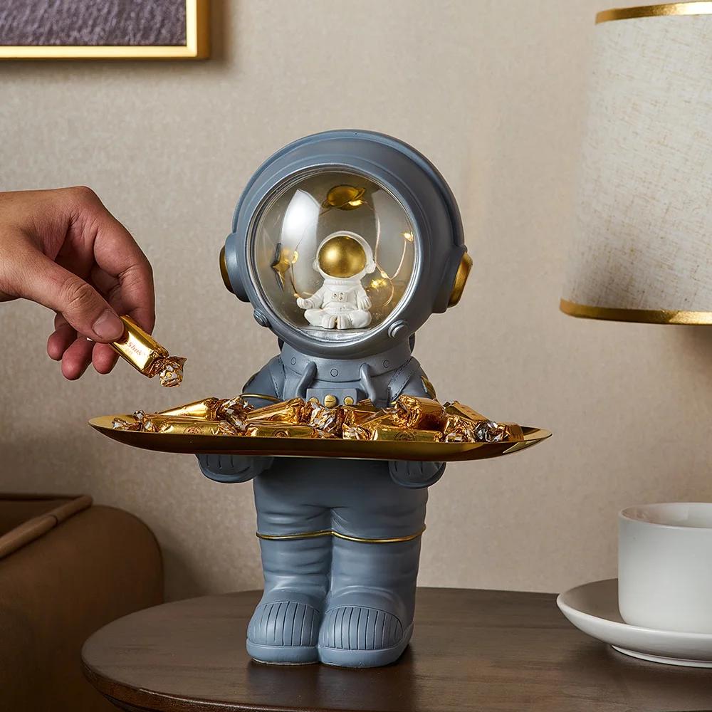 New Creative Astronaut Statue Storage Tray Nordic Home Decor Desk Storage Astronaut Figurine Living Room Table Decor Key Storage
