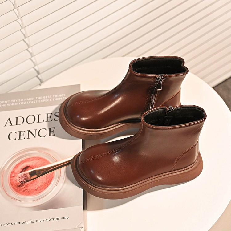 

Детские ботинки осень и зима женские кожаные ботинки 2025 корейская версия новых ботильонов для маленькой девочки средних и старших детей теплые марти 35 коричневый