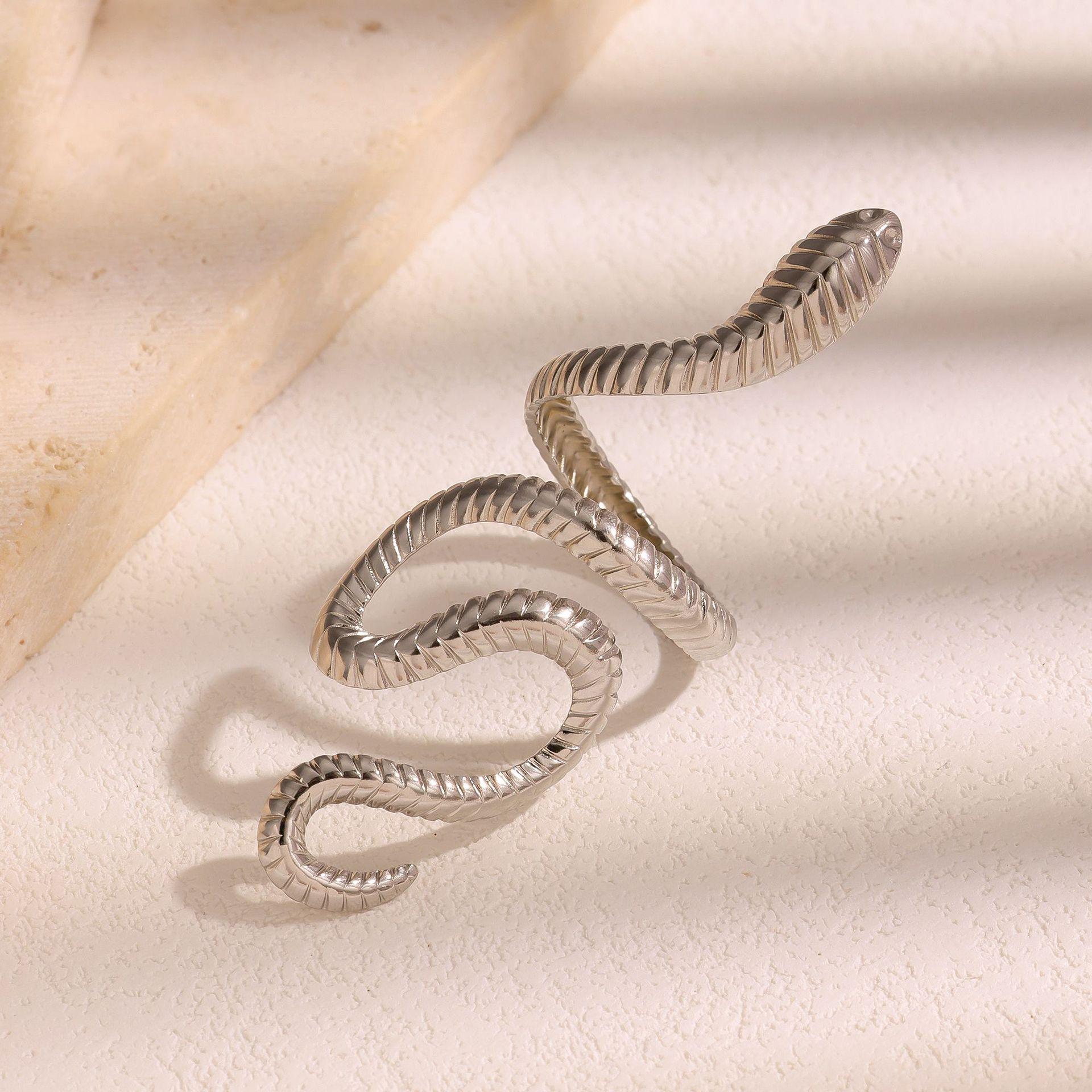 Exquisite Gold Snake Pattern Titanium Ring for Women - Non-fading, Lightweight, High-end Feel Adjustable