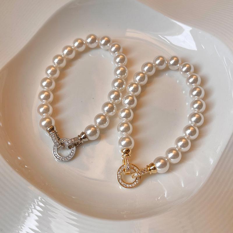 French-Inspired Pearl Bracelet: Micro-Inlaid Round Buckle, Light Luxury, Retro Style, Versatile Handcrafted Jewelry