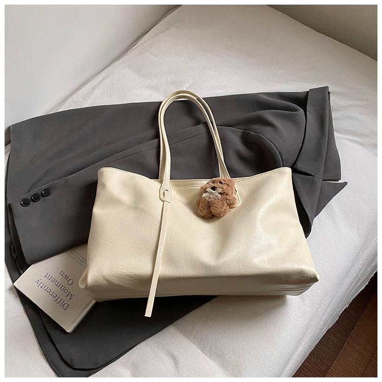 Large-capacity commuter tote bag 2025 summer new fashion trendy temperament shoulder bag high value armpit bag