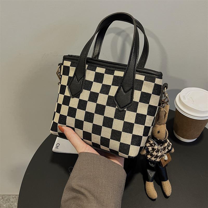 Niche design sense spring and summer bag women's new trendy versatile thousand bird grid shoulder portable messenger bag
